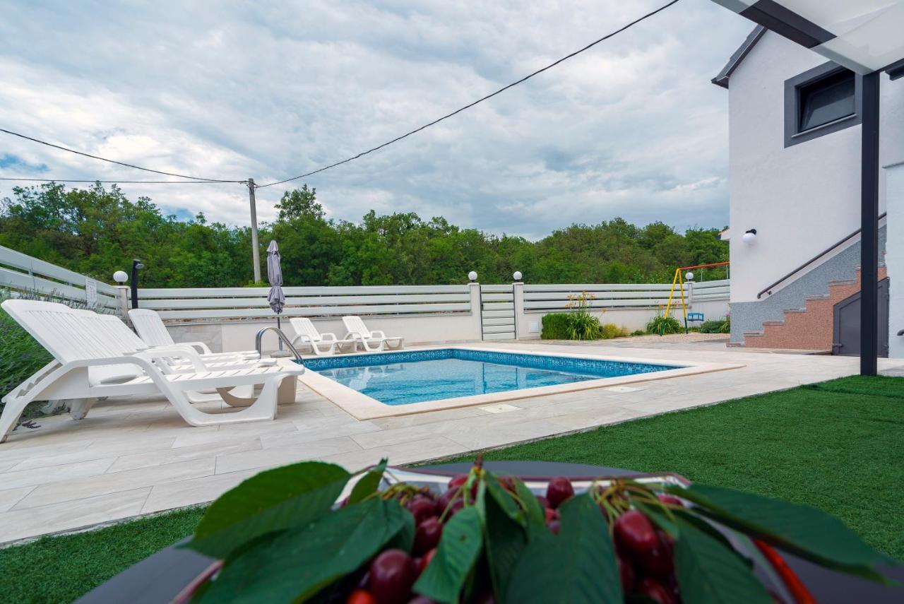 Luxury With Gallery, Heated Pool Only For You-Klis Cro エクステリア 写真